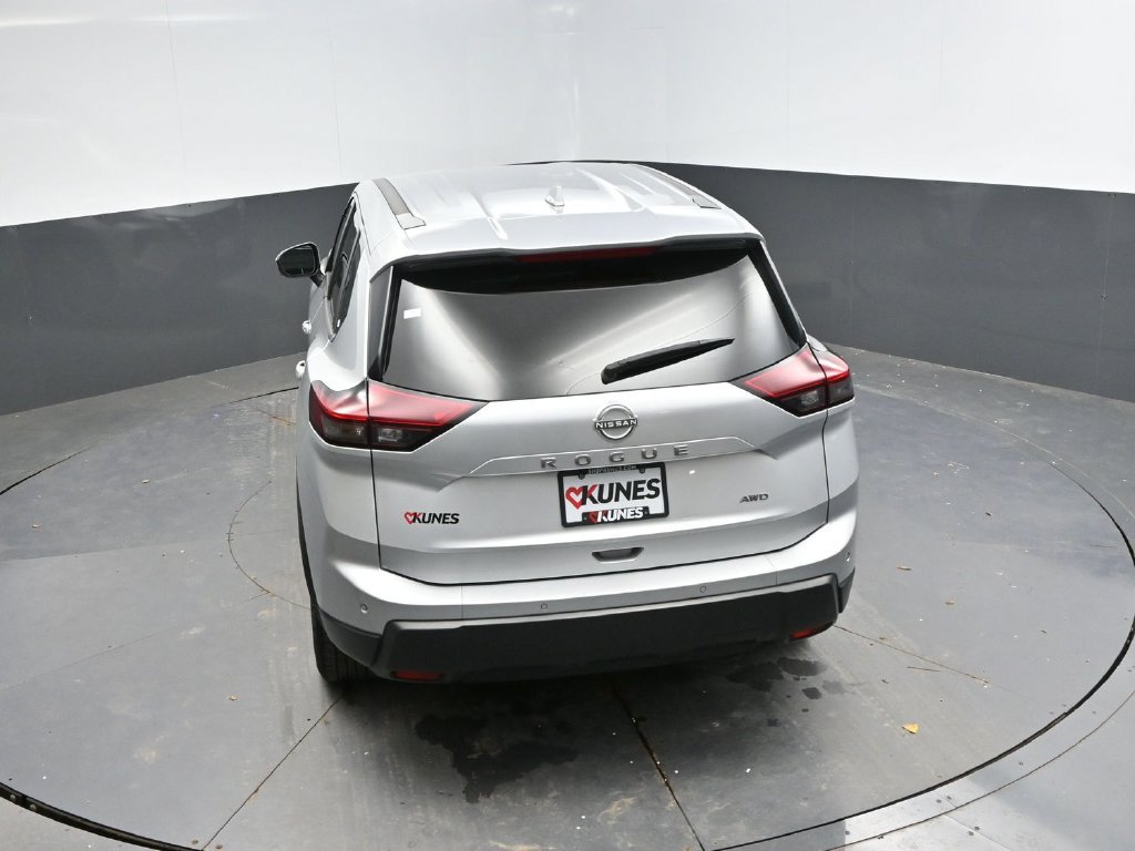 Used 2025 Nissan Rogue SV AWD/4WD image 26