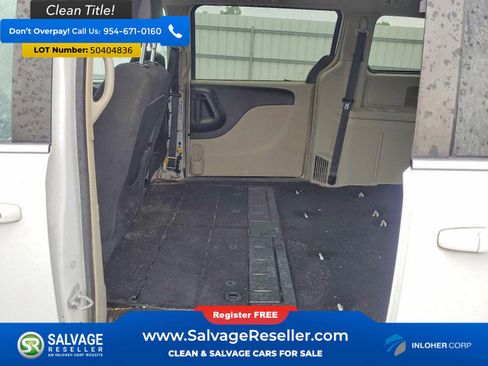 Used 2016 Chrysler Town & Country Touring image 15