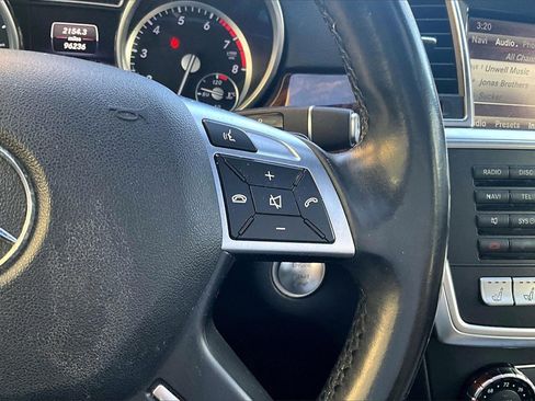 Used 2016 Mercedes-Benz GL 550 4MATIC image 12