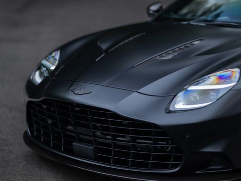 Used 2025 Aston Martin Vanquish image 46