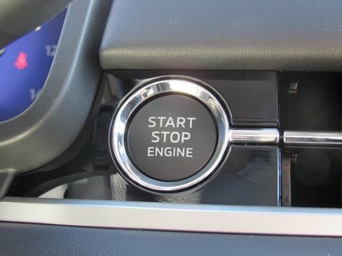 New 2025 Mitsubishi Outlander SE image 19