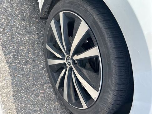 Used 2020 Nissan Altima 2.5 SR w/ Premium Package FWD image 2