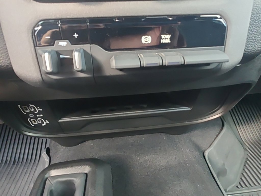 Used 2024 RAM 3500 Tradesman AWD/4WD image 32