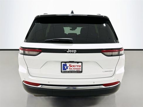 Used 2024 Jeep Grand Cherokee Laredo X image 6