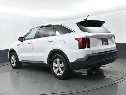 Used 2023 Kia Sorento LX FWD image 9
