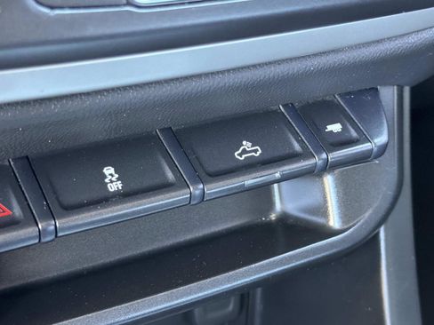 Used 2022 Chevrolet Colorado LT w/ LT Convenience Package image 16