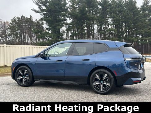 Used 2024 BMW iX xDrive50 w/ Premium Package image 7