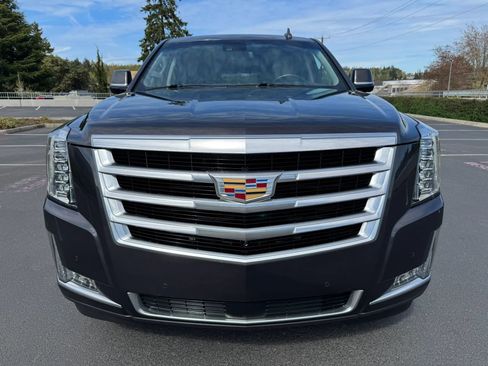 Used 2018 Cadillac Escalade ESV Premium Luxury image 3