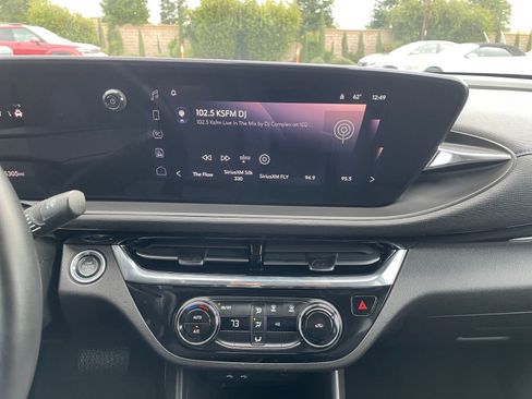 Used 2025 Buick Envista Sport Touring image 18