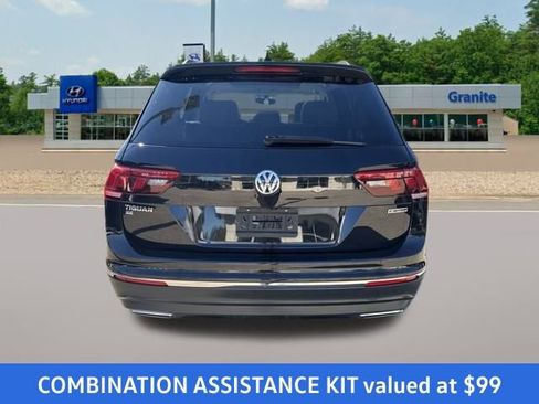 Used 2021 Volkswagen Tiguan SE w/ Panoramic Sunroof Package image 9