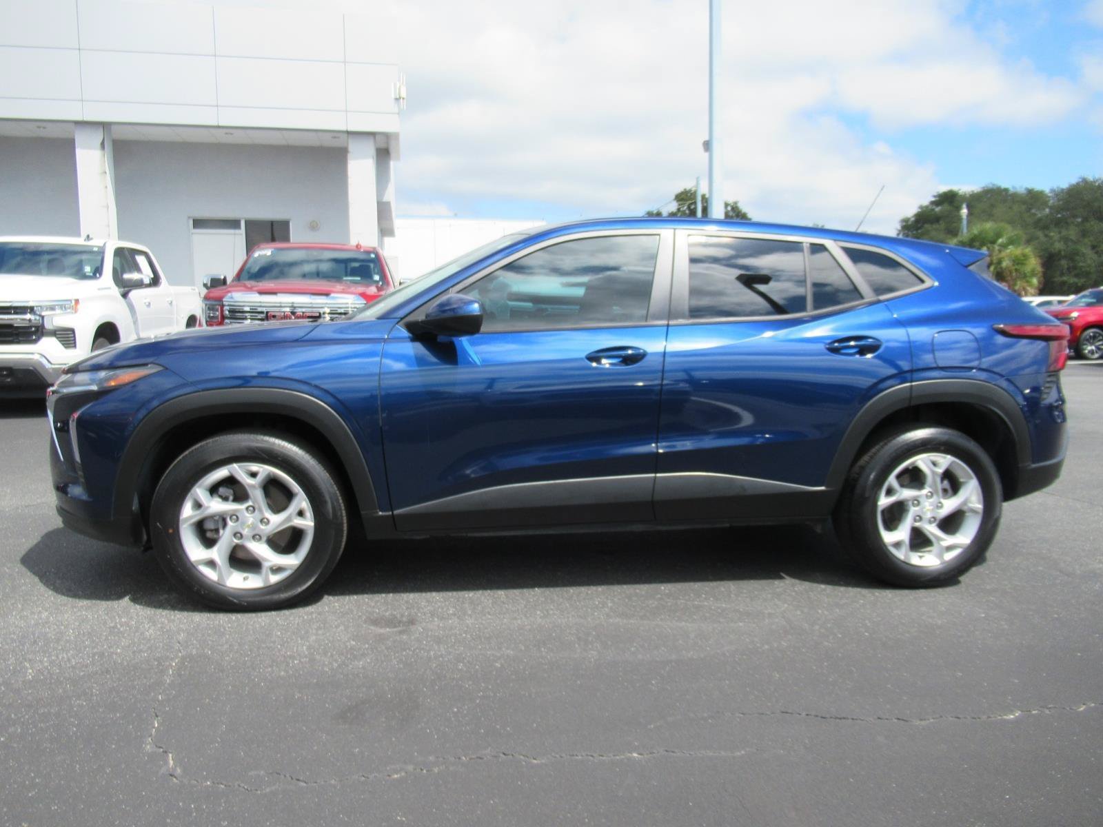 Certified 2024 Chevrolet Trax LS w/ LS Convenience Package FWD image 2