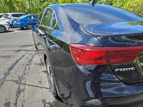 Certified 2022 Kia Forte LXS FWD image 4
