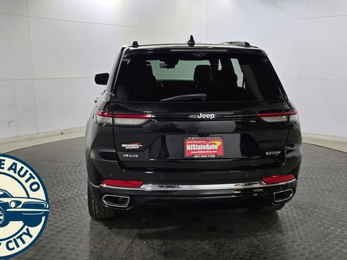 Used 2022 Jeep Grand Cherokee Overland w/ Luxury Tech Group IV AWD/4WD image 6
