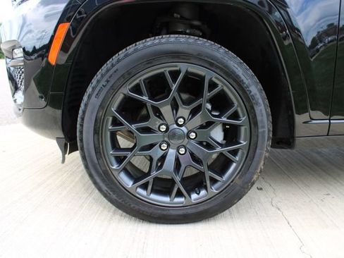 Used 2025 Jeep Grand Cherokee Summit w/ Obsidian Package AWD/4WD image 29