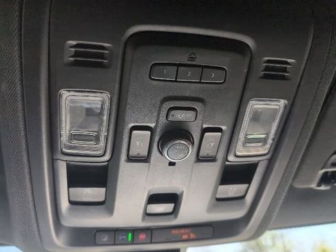 Used 2022 Chevrolet Tahoe Z71 w/ Luxury Package image 26