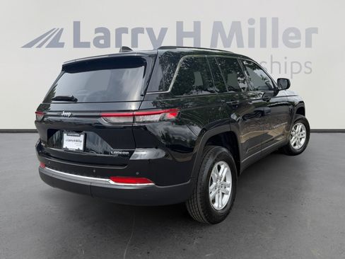 Used 2023 Jeep Grand Cherokee Laredo AWD/4WD image 5