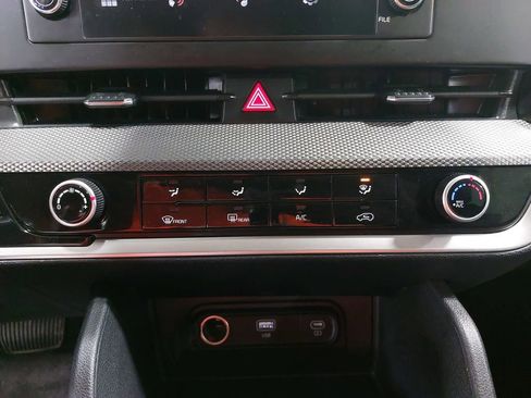 Used 2025 Kia Sportage LX AWD/4WD image 20