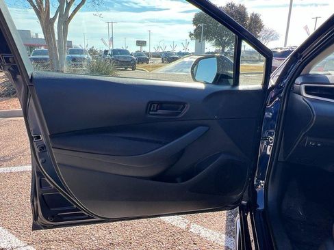 Used 2025 Toyota Corolla LE image 37