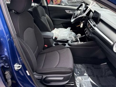 Used 2024 Kia Forte LXS w/ LXS Technology Package FWD image 8