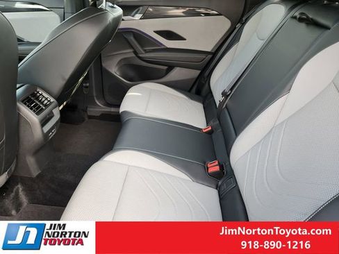 Used 2025 Volkswagen Tiguan SE R-Line AWD/4WD image 29