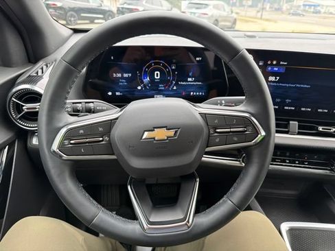 Used 2025 Chevrolet Equinox LT w/ Safety and Technology Package FWD image 23