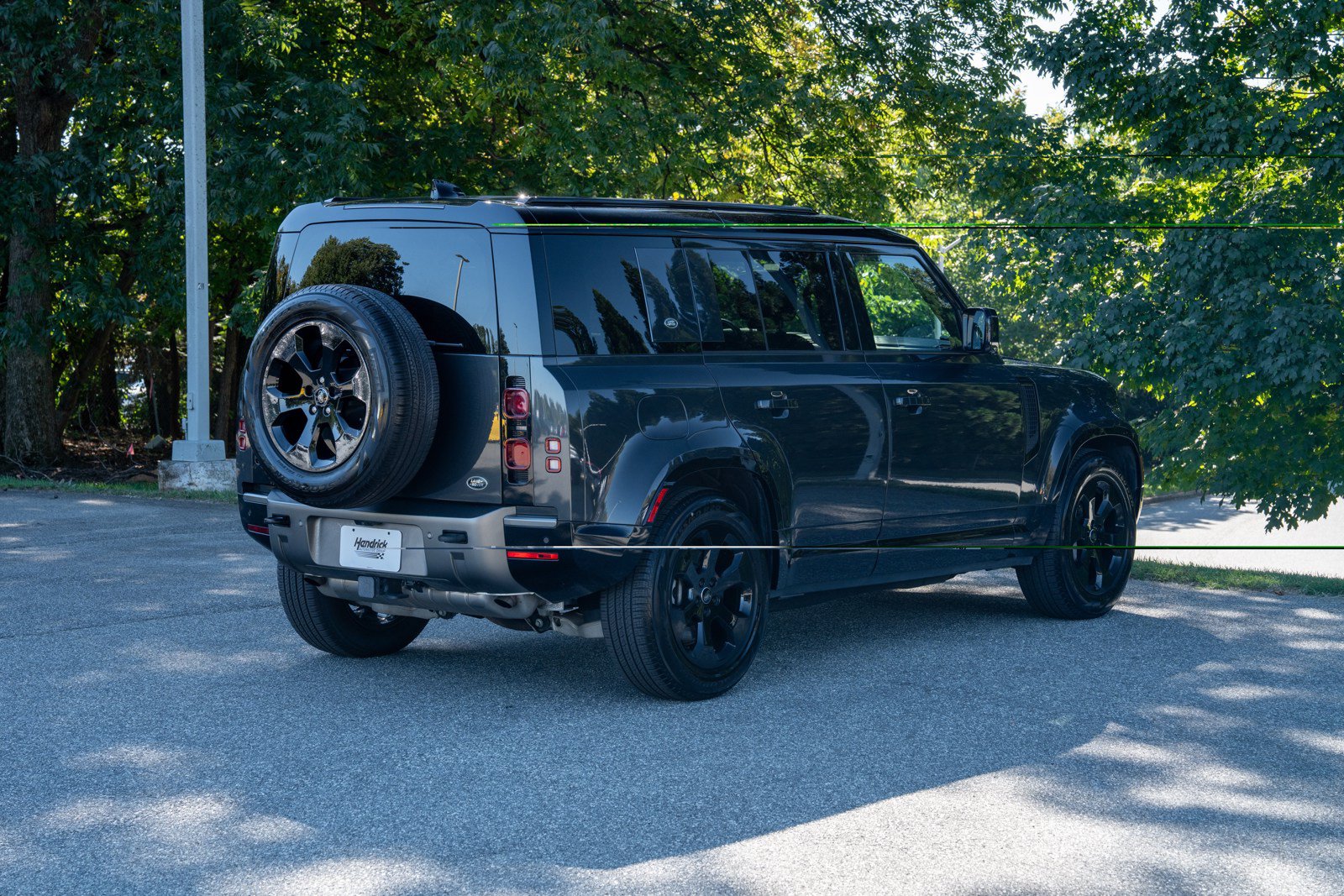 Used 2023 Land Rover Defender 110 X-Dynamic SE AWD/4WD image 8