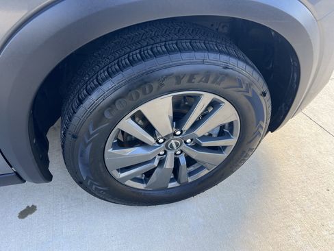 Used 2024 Nissan Pathfinder S image 18