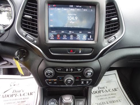Used 2022 Jeep Cherokee 4WD Latitude Lux image 22