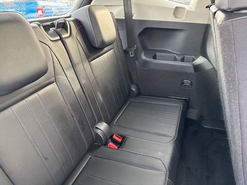 Used 2024 Volkswagen Tiguan SE image 24