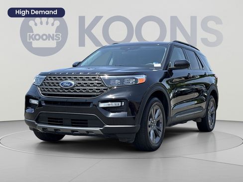 Used 2024 Ford Explorer XLT w/ Equipment Group 202A AWD/4WD image 1