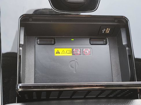 Used 2025 Subaru Solterra AWD/4WD image 27