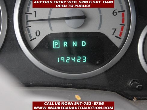 Used 2010 Chrysler Town & Country Touring image 9