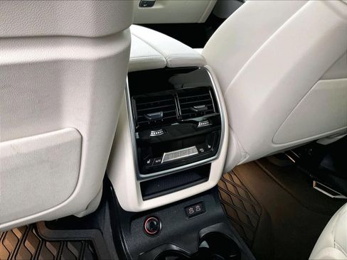 Used 2025 BMW X7 M60i AWD/4WD image 36