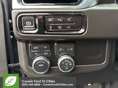 Used 2025 GMC Yukon XL Denali image 14