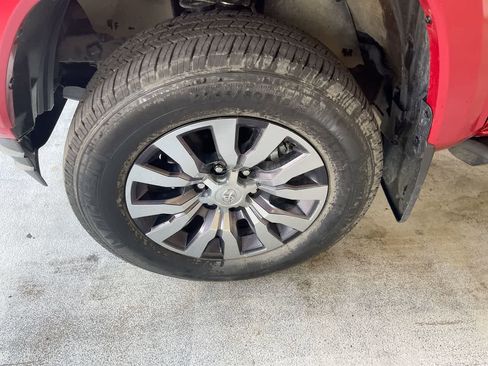 Used 2022 Toyota Tacoma Limited image 10