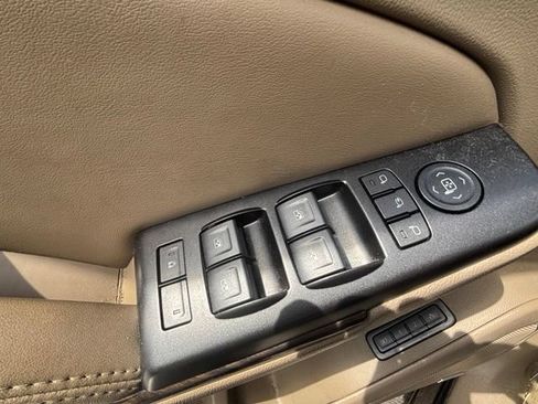 Used 2016 GMC Yukon XL SLT w/ Open Road Package AWD/4WD image 31