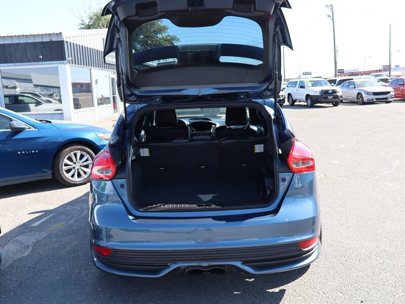 Used 2018 Ford Focus ST w/ Equipment Group 402A FWD image 19