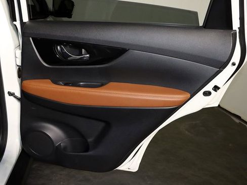 Used 2018 Nissan Rogue SL w/ Premium Package image 33