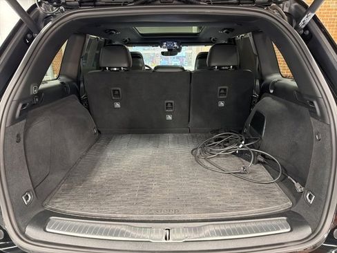 Used 2022 Jeep Grand Cherokee Summit w/ Luxury Tech Group V image 39