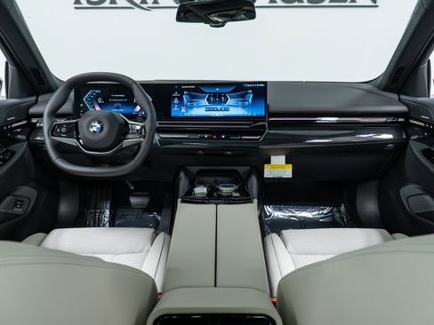 New 2026 BMW 530i xDrive w/ Premium Package image 15