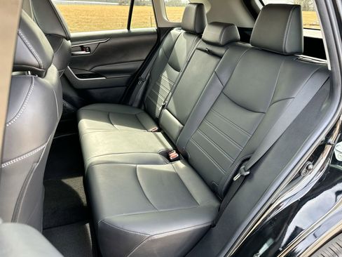 Used 2021 Toyota RAV4 XLE Premium image 22