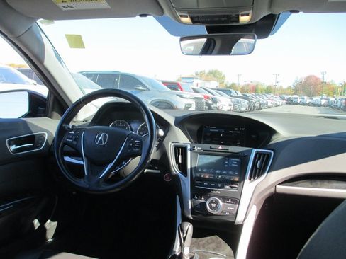 Used 2019 Acura TLX image 19