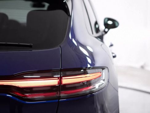 Certified 2025 Porsche Macan image 36