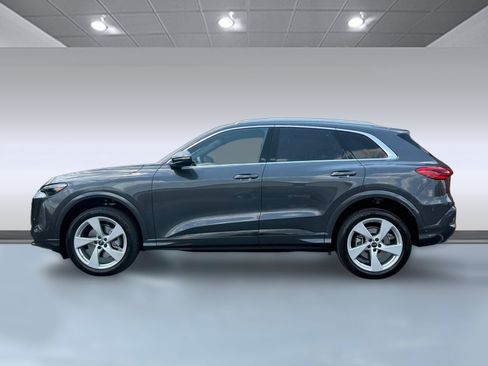 Certified 2026 Audi Q5 Premium AWD/4WD image 2