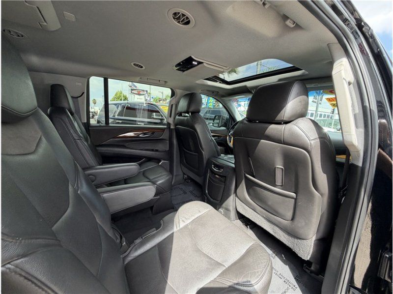 Used 2016 Cadillac Escalade ESV Luxury AWD/4WD image 29