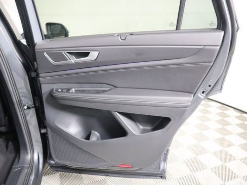 Used 2024 Volkswagen Atlas Cross Sport SEL R-Line image 27