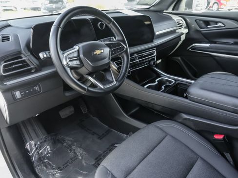 Used 2024 Chevrolet Traverse LT image 6