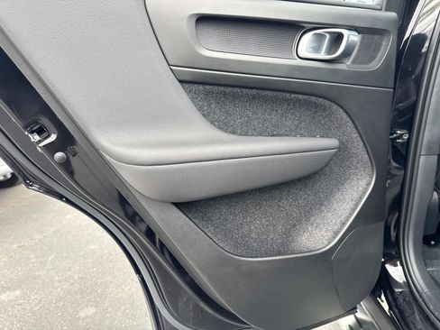 Certified 2024 Volvo XC40 B5 Ultimate w/ Protection Package Premier image 20