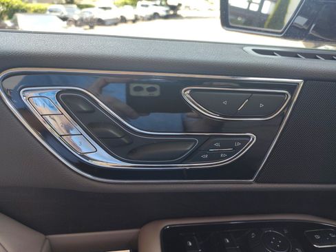Used 2023 Lincoln Navigator Reserve AWD/4WD image 11