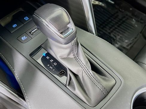 Used 2021 Toyota Venza Limited image 16